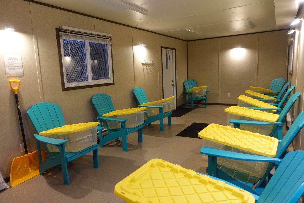 Intérieur de l'halte-chaleur à l'intersection Notre-Dame Est et la rue Davidson